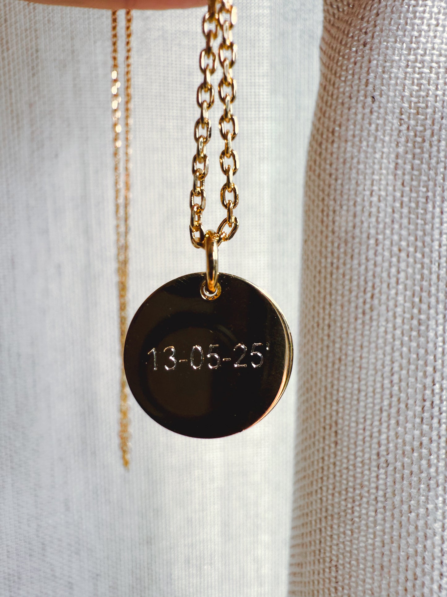 Engraved Necklace Shine Round
