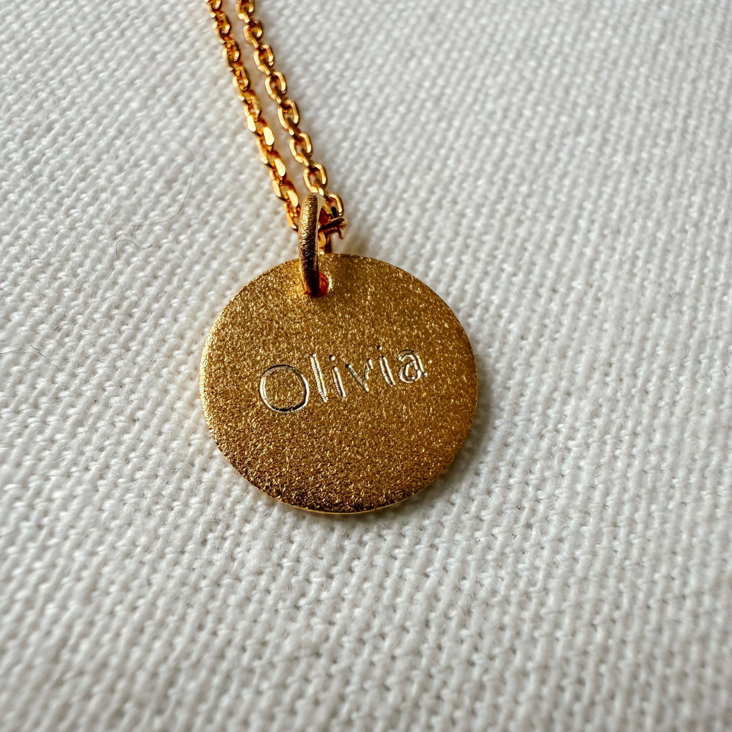 Engraved Necklace Sparkle Round