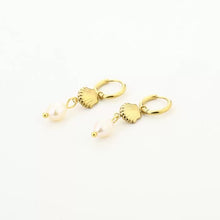 Load image into Gallery viewer, Hoop Seashell Gold
