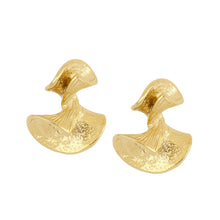 Load image into Gallery viewer, Earrings Flower Gold
