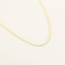 Load image into Gallery viewer, Necklace Snake Skin Gold
